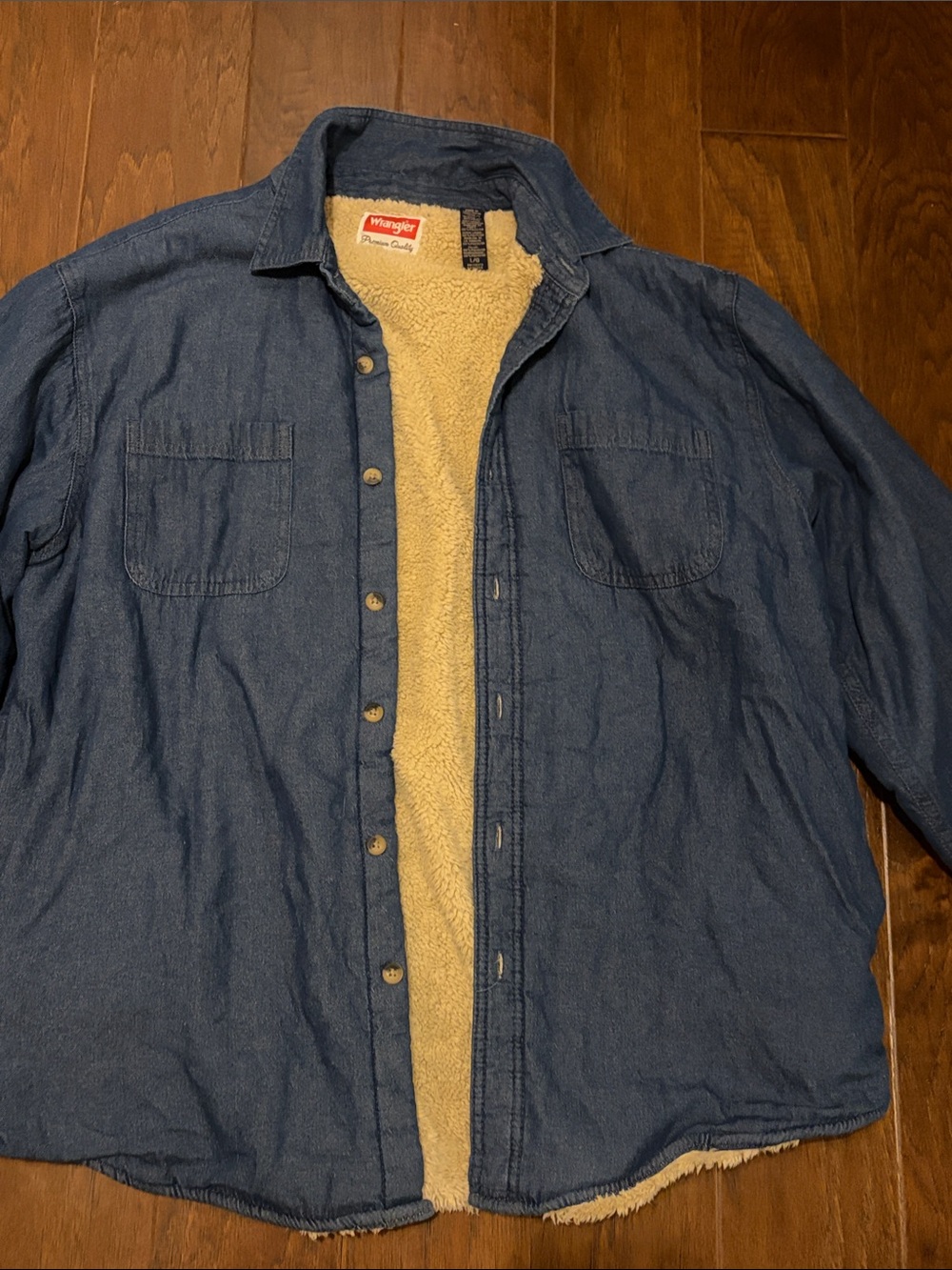 Wrangler Sherpa Lined Denim Shirt Jacket 100% Cotton, insulated side pockets Lrg